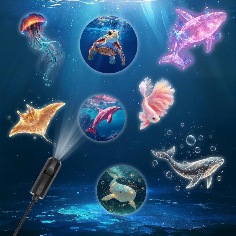 Mini Projector Portable - 携帯型海洋生物プロジェクターライト、クラゲ、クジラ、ウミガメを含む8つのライトパネル搭載; USB電源、360度回転 ° 腐敗